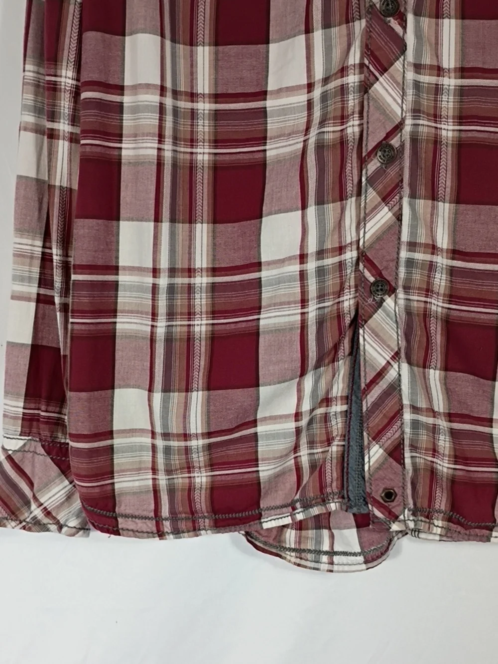 EUC Buckle Black Men's Burgundy/White Plaid Button-Down Shirt Tailored Fit Sz Lg